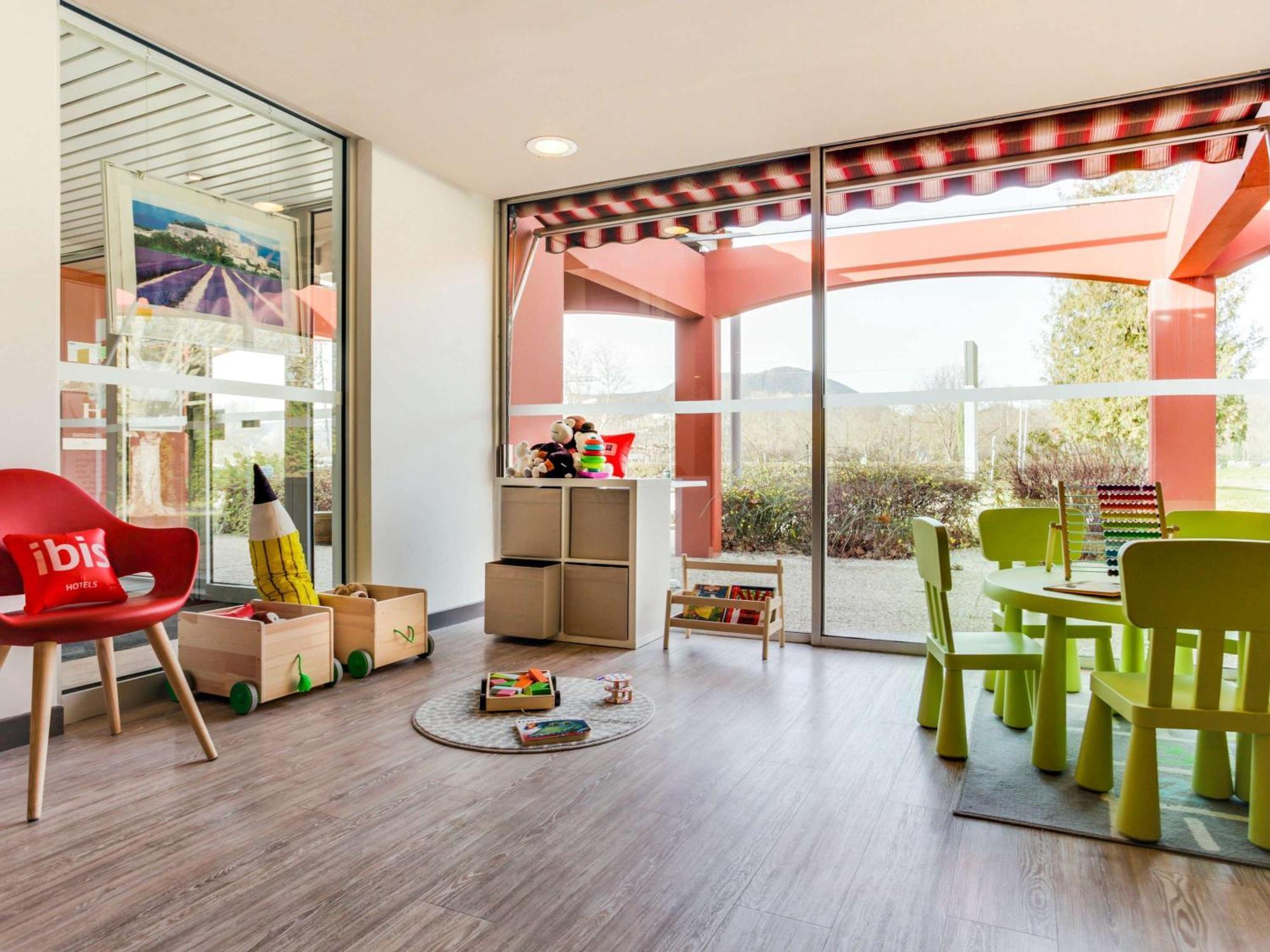 Отель Ibis Montelimar Nord Saulce-sur-Rhone Экстерьер фото